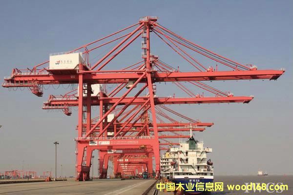 ����ľ�ĸۿ�